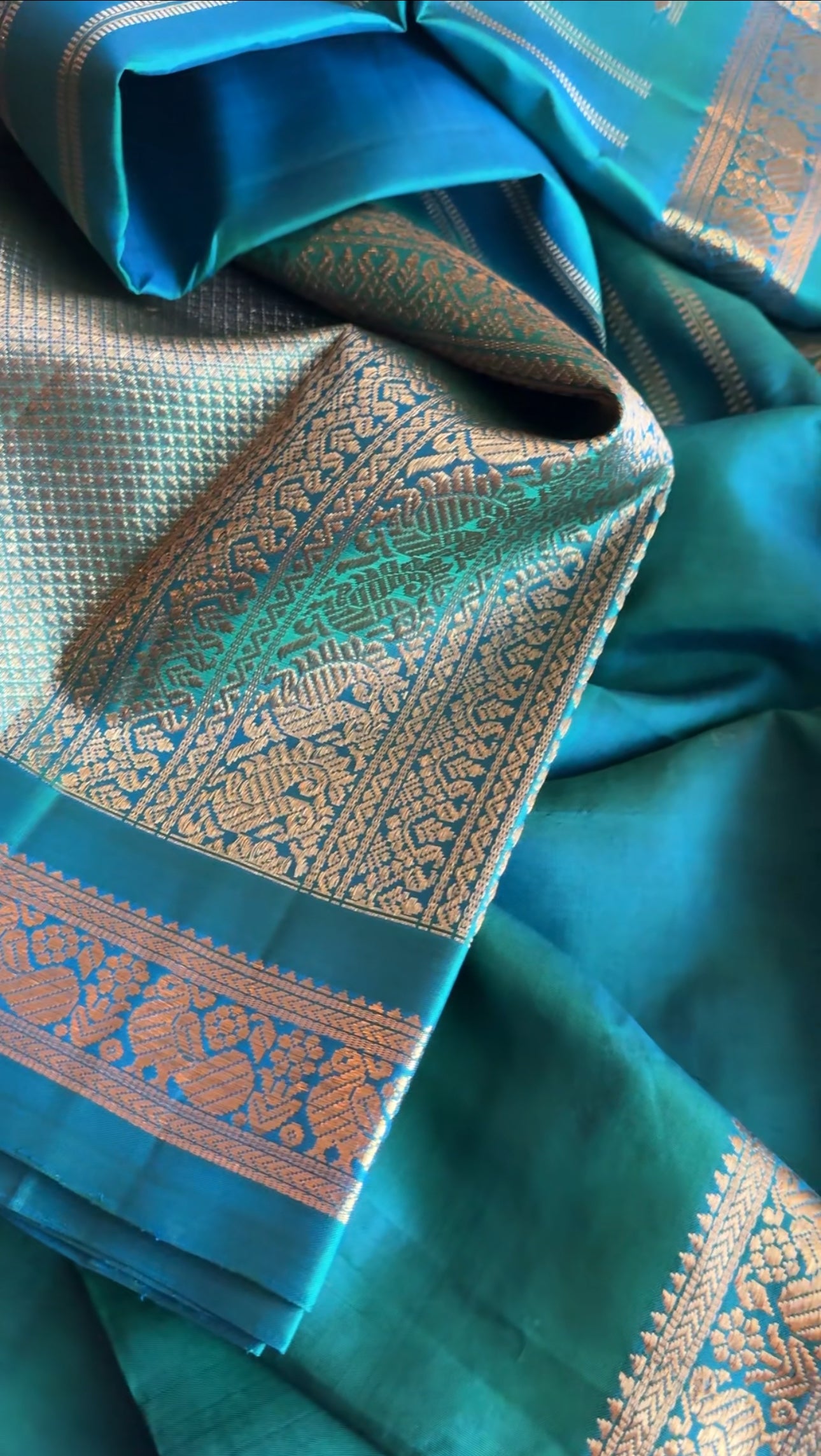 Grape green shot blue adai woven - A Vintage revival