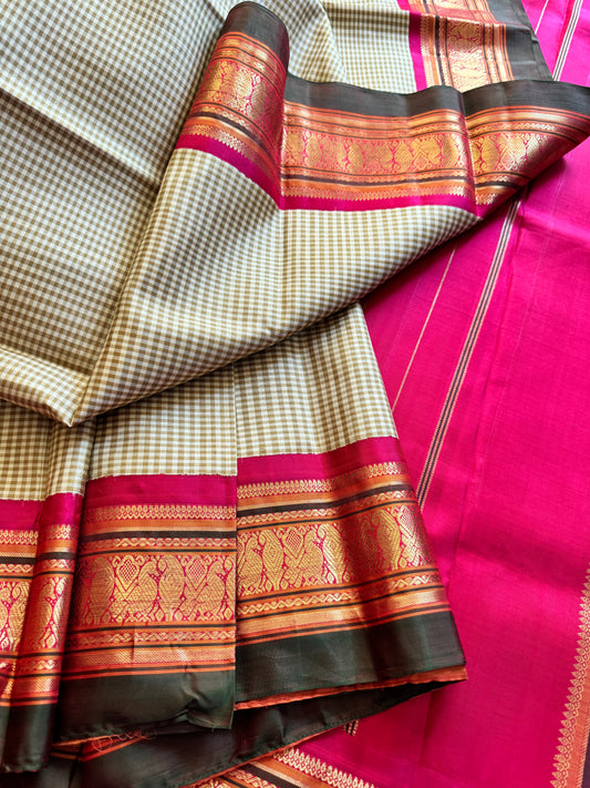 Kasa Kasa Kattam in Adai weave  - A Vintage revival