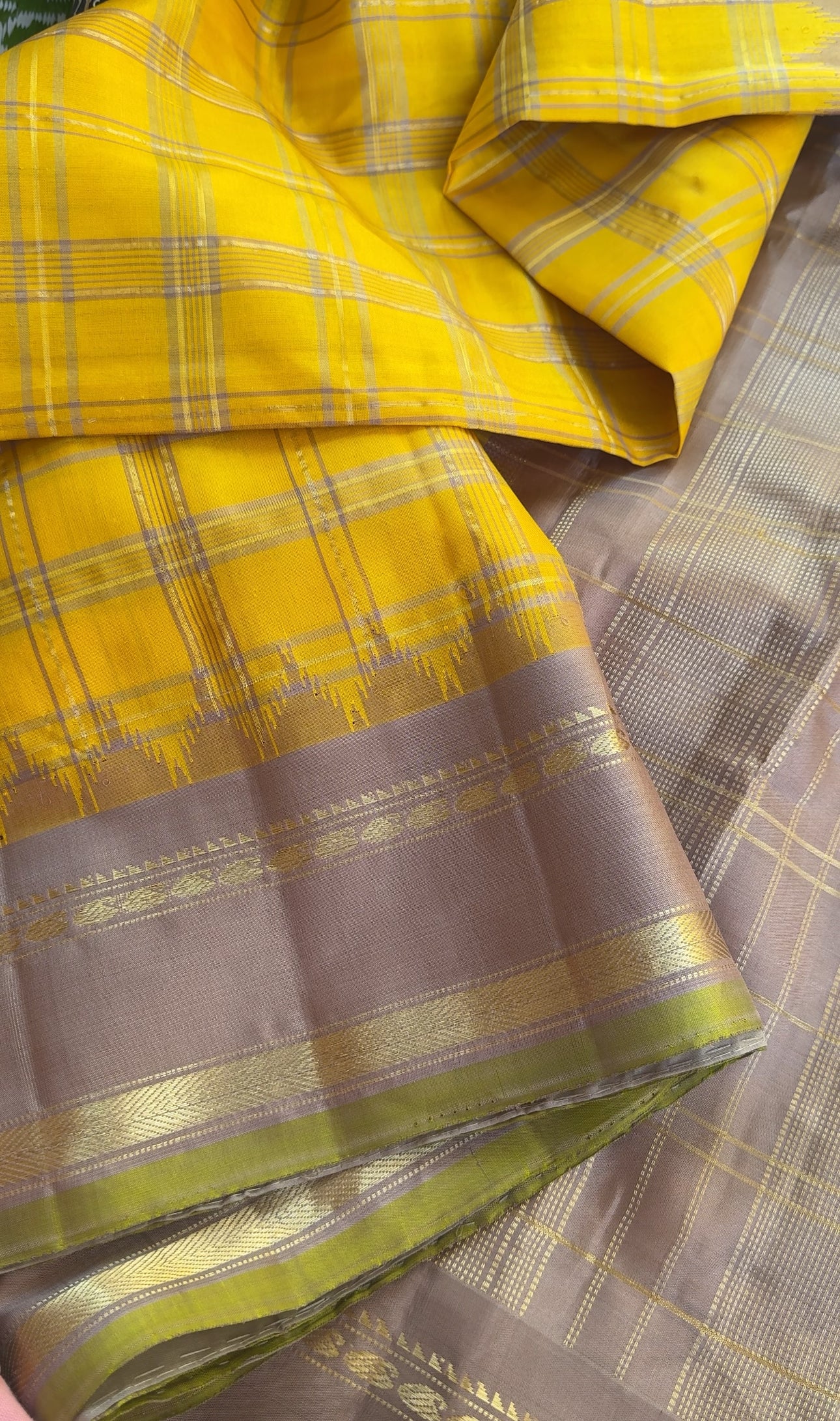 Kuttu Gadwal Silk
