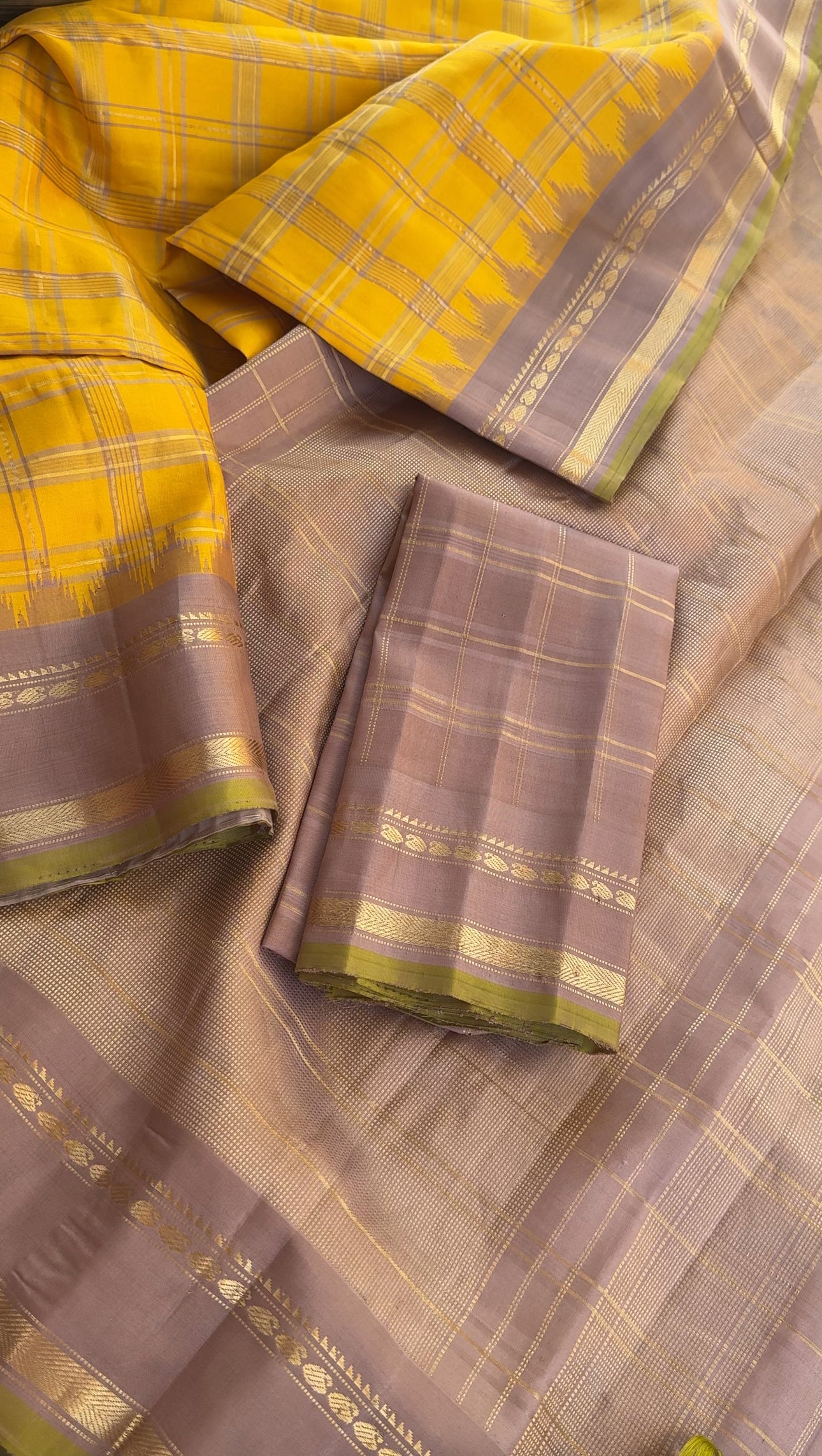 Kuttu Gadwal Silk