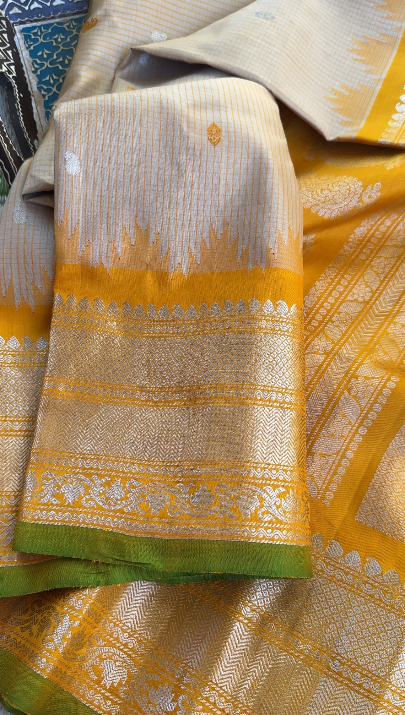 Kuttu Gadwal Silk