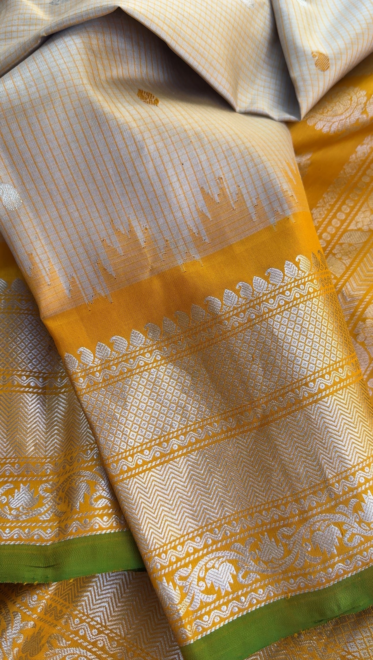 Kuttu Gadwal Silk