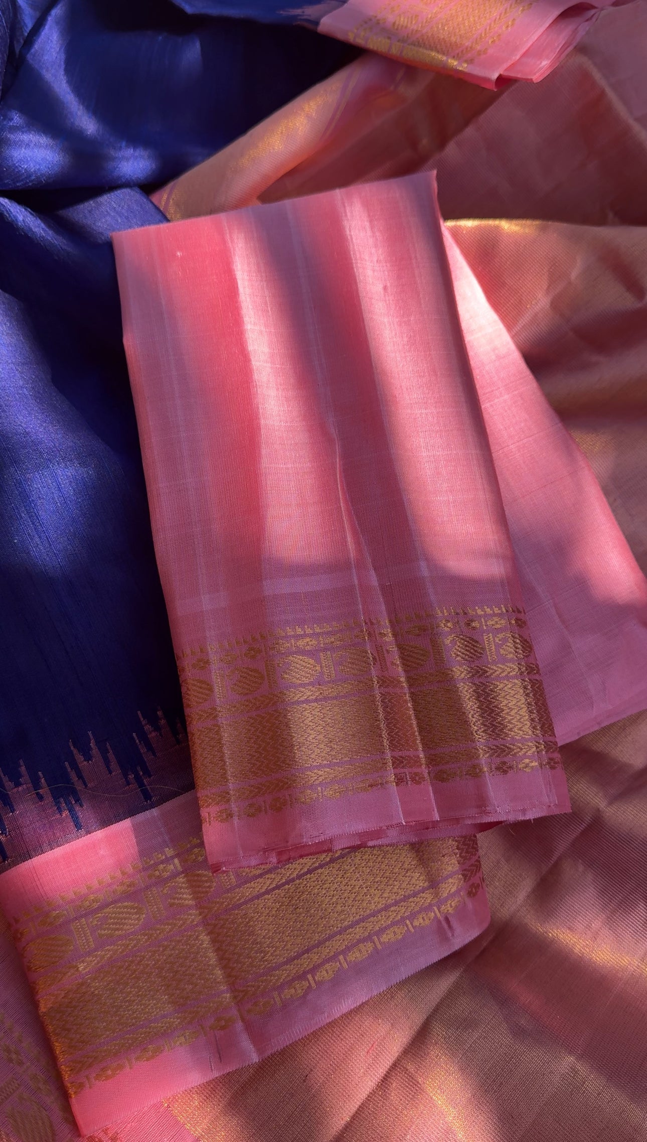 Kuttu Gadwal Silk - Raw Silk
