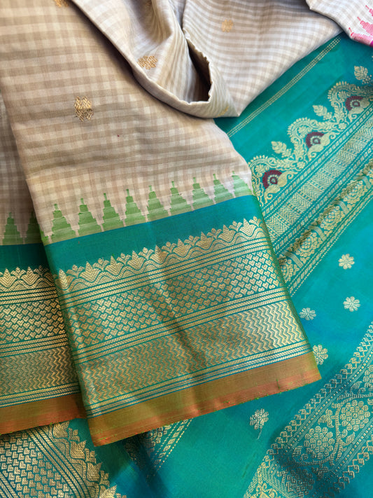 Kuttu Gadwal Silk