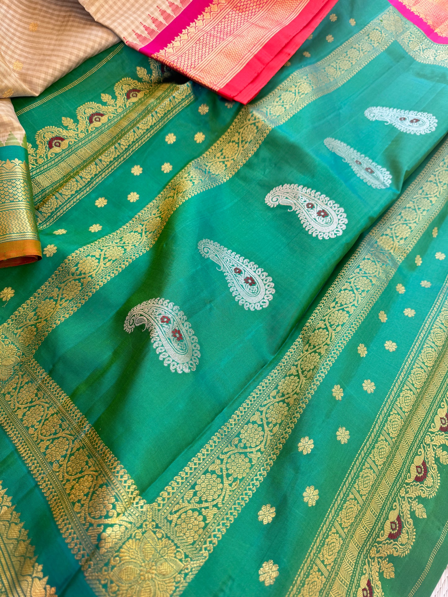 Kuttu Gadwal Silk