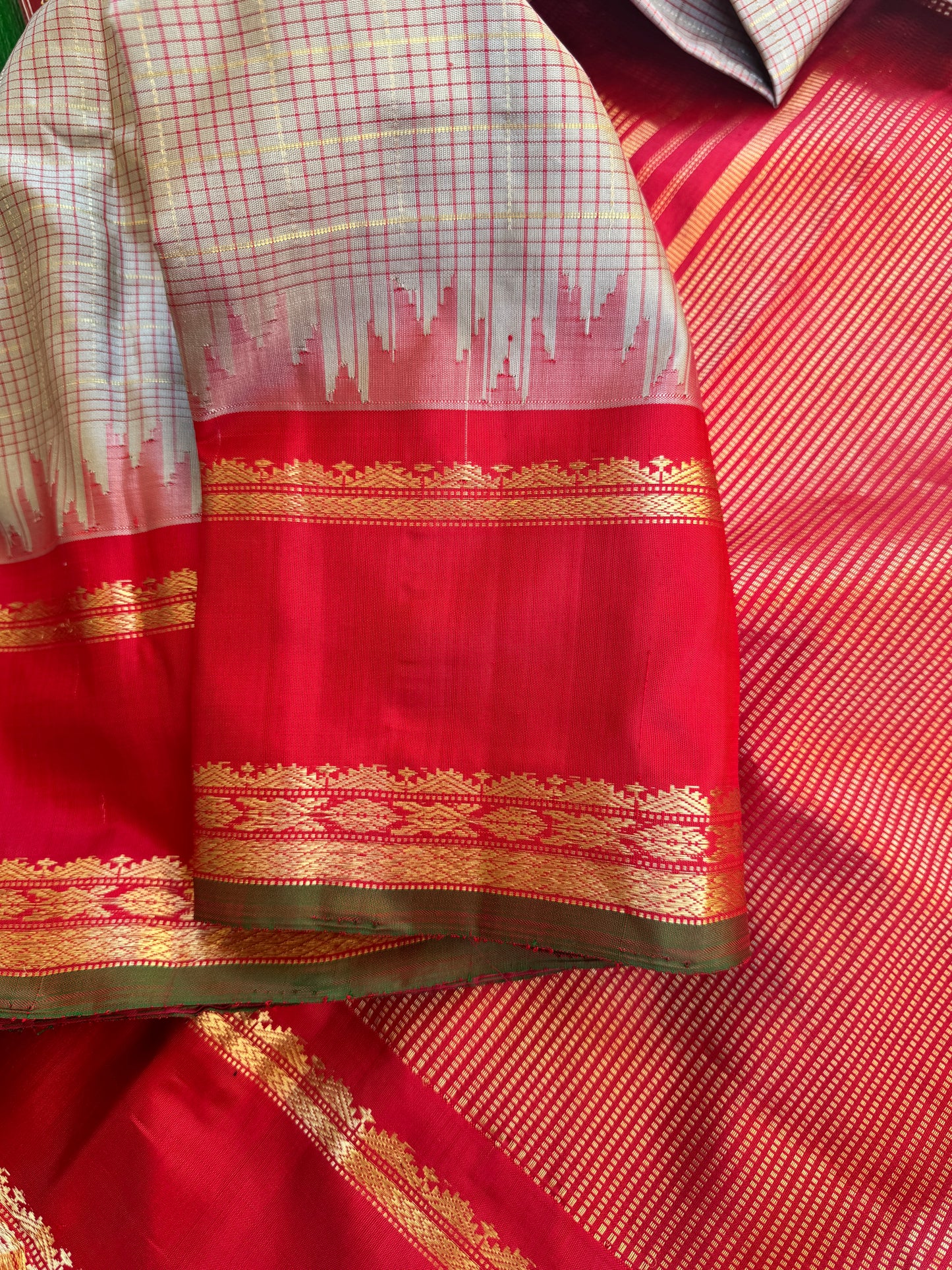 Kuttu Gadwal Silk