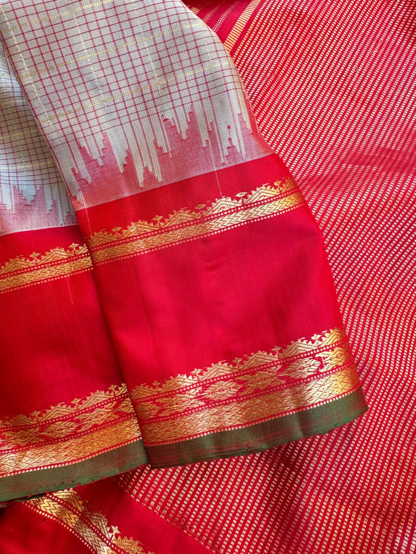 Kuttu Gadwal Silk