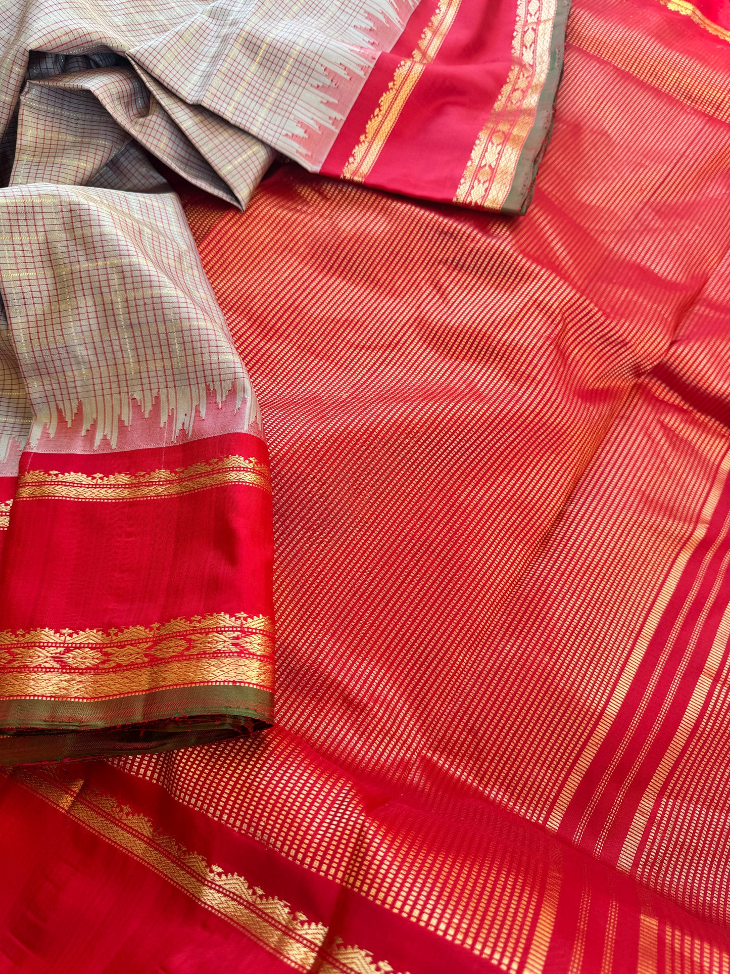 Kuttu Gadwal Silk