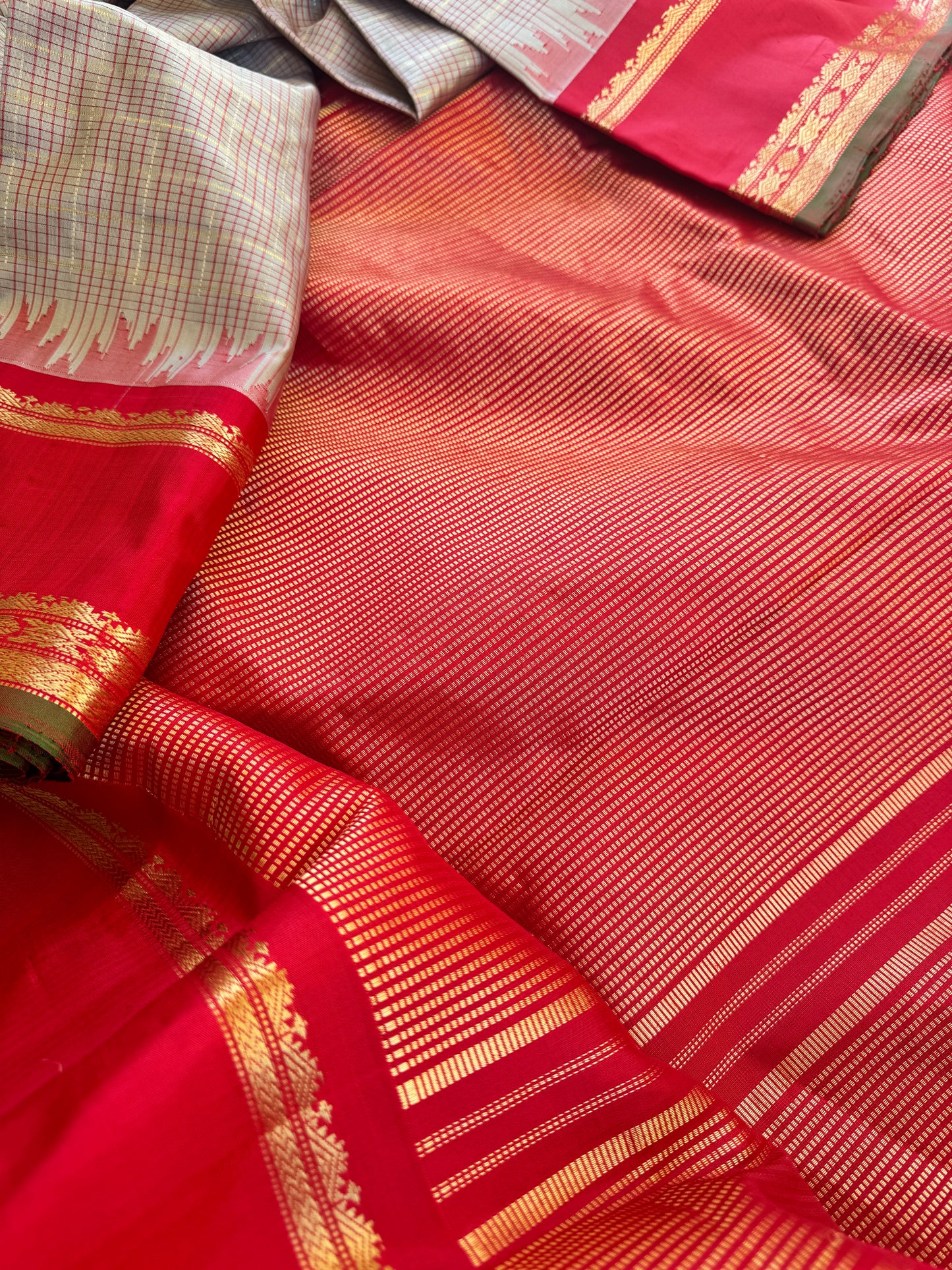 Kuttu Gadwal Silk