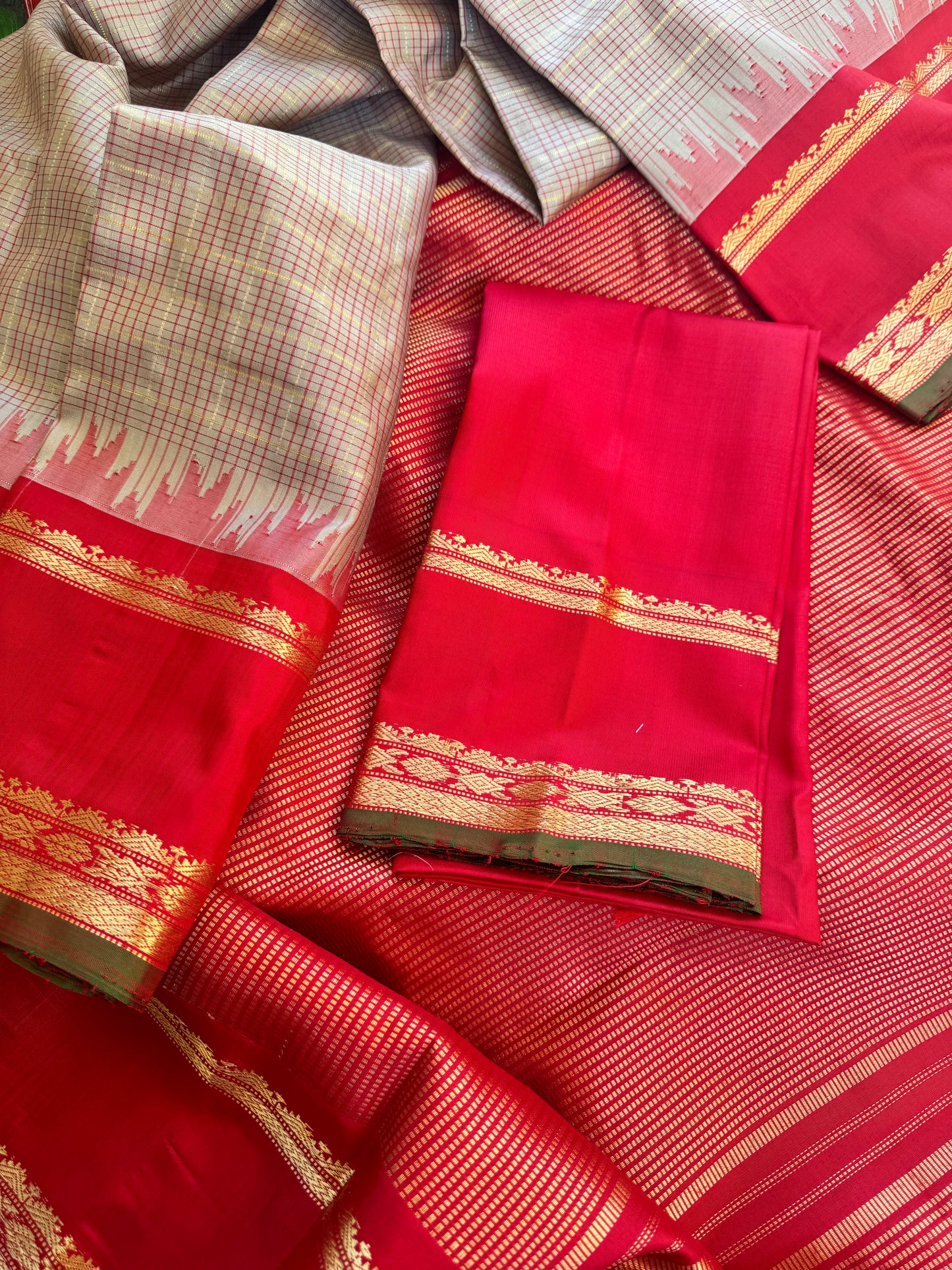 Kuttu Gadwal Silk